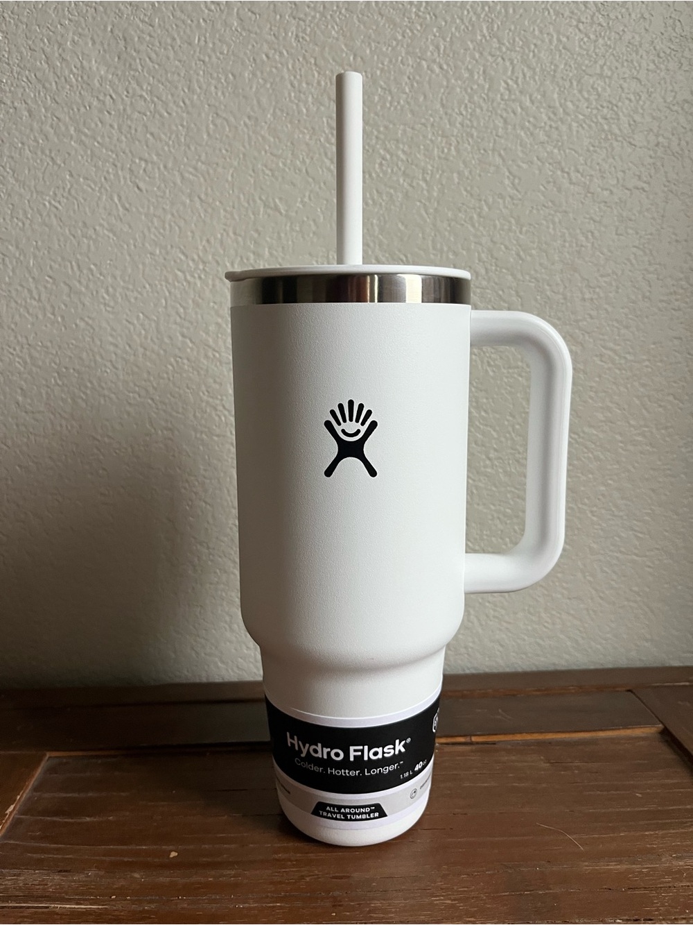 NWT Hydro Flask White Travel Mug with Handle and Straw - Insulated 40oz